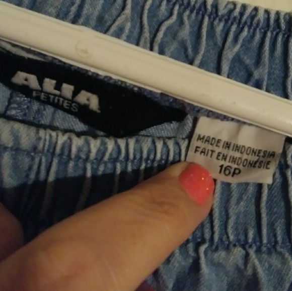 Jean capris - Picture 3 of 3